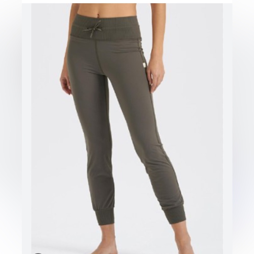 Vuori Daily Joggers: Worn twice. Color: Green (Oregano) 7/8 inseam